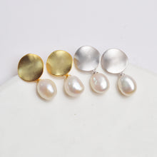 Load image into Gallery viewer, Silver Freshwater Pearl Earrings