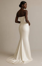 Load image into Gallery viewer, Silk Pulse – Seamless Smocked Corset Bridal Gown