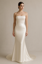 Load image into Gallery viewer, Silk Pulse – Seamless Smocked Corset Bridal Gown
