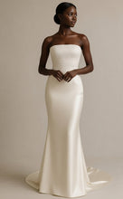 Load image into Gallery viewer, Silk Pulse – Seamless Smocked Corset Bridal Gown